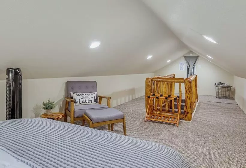 California Mountain Cabin W/ Lake Access & Deck!