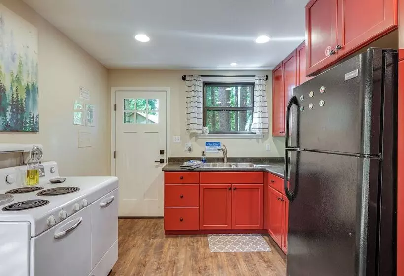 California Mountain Cabin W/ Lake Access & Deck!