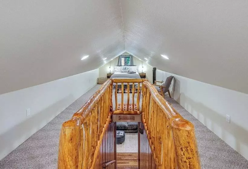 California Mountain Cabin W/ Lake Access & Deck!