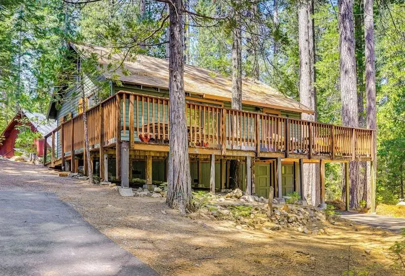 California Mountain Cabin W/ Lake Access & Deck!