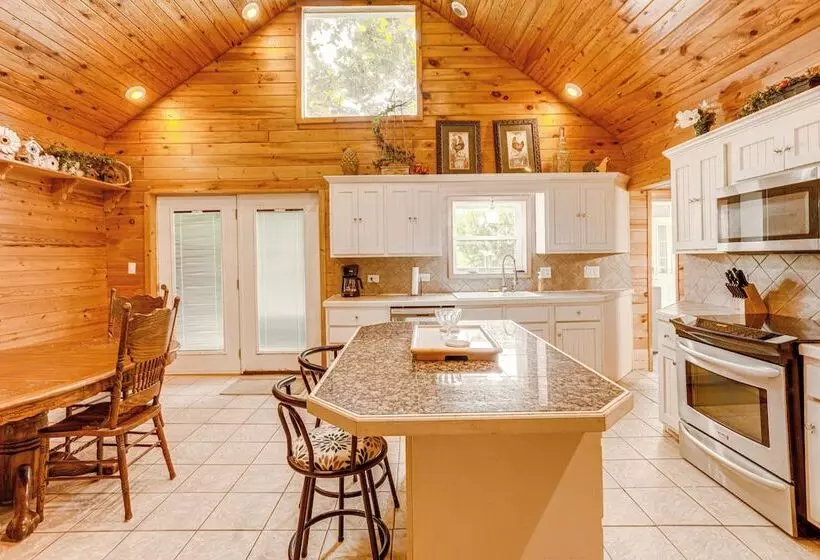 Greers Ferry Home W/ Fire Pit Near Shiloh Marina!