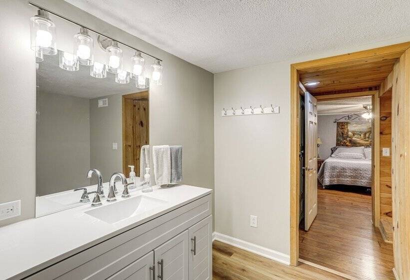 Greers Ferry Home W/ Fire Pit Near Shiloh Marina!