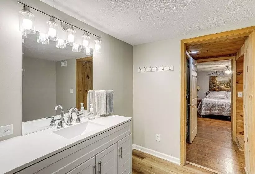 Greers Ferry Home W/ Fire Pit Near Shiloh Marina!