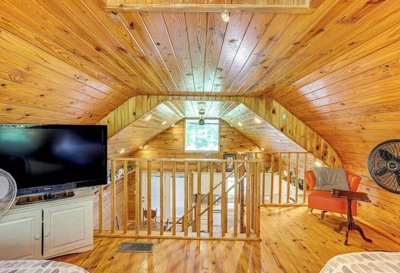 Greers Ferry Home W/ Fire Pit Near Shiloh Marina!