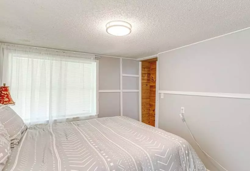 Greers Ferry Home W/ Fire Pit Near Shiloh Marina!