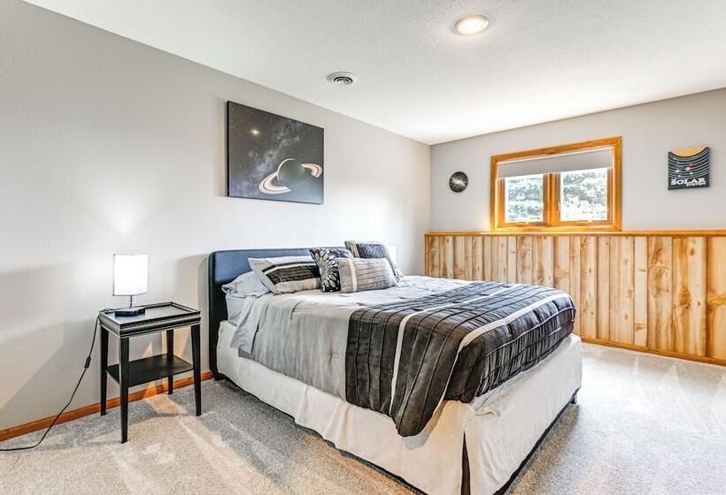 Hoheland Ranch On 185 Acres W/ Deck + Views!