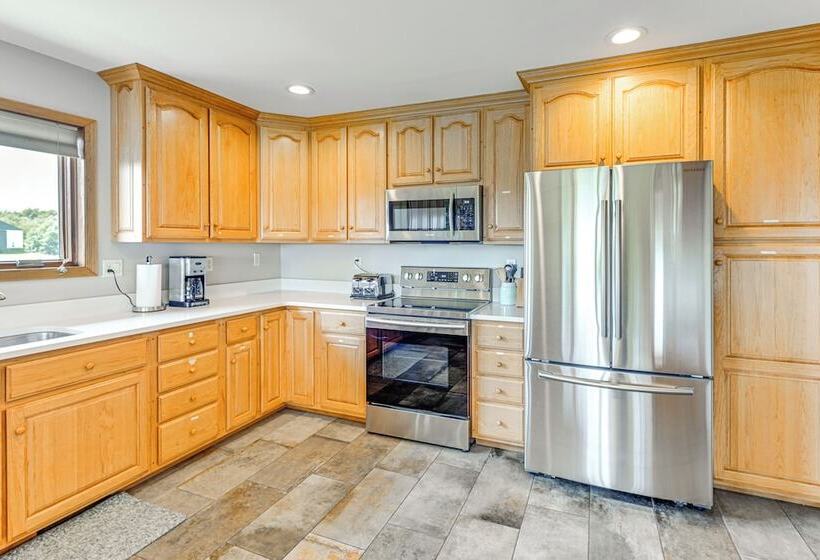 Hoheland Ranch On 185 Acres W/ Deck + Views!