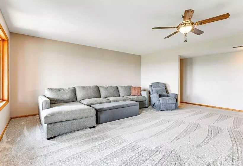 Hoheland Ranch  On 185 Acres W/ Deck + Views!