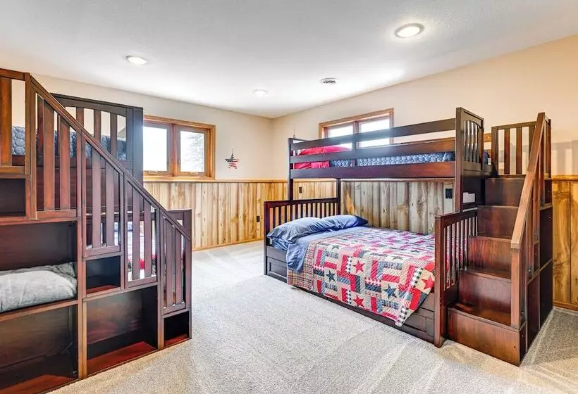 Hoheland Ranch  On 185 Acres W/ Deck + Views!