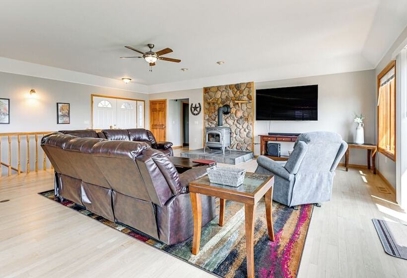 Hoheland Ranch On 185 Acres W/ Deck + Views!