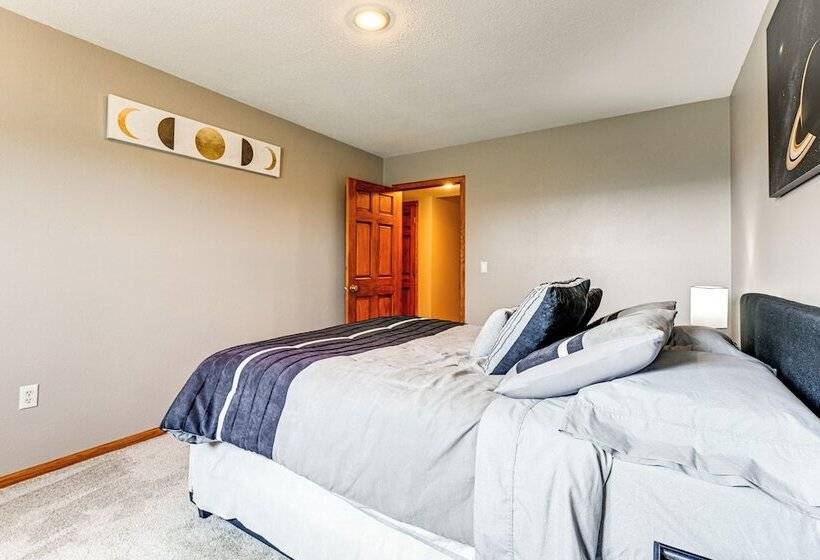 Hoheland Ranch On 185 Acres W/ Deck + Views!