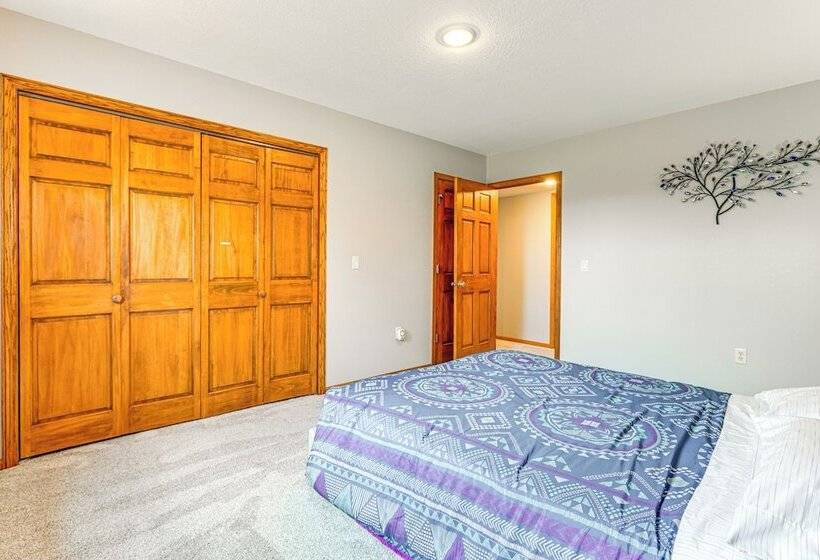 Hoheland Ranch On 185 Acres W/ Deck + Views!