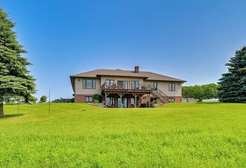 Hoheland Ranch  On 185 Acres W/ Deck + Views!