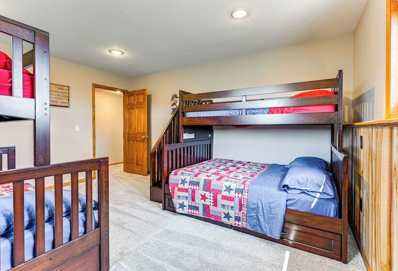 Hoheland Ranch On 185 Acres W/ Deck + Views!