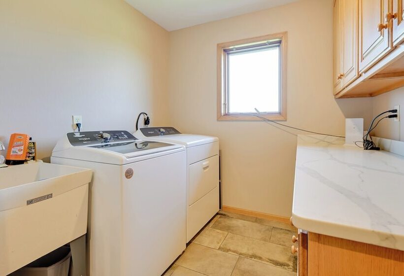 Hoheland Ranch On 185 Acres W/ Deck + Views!