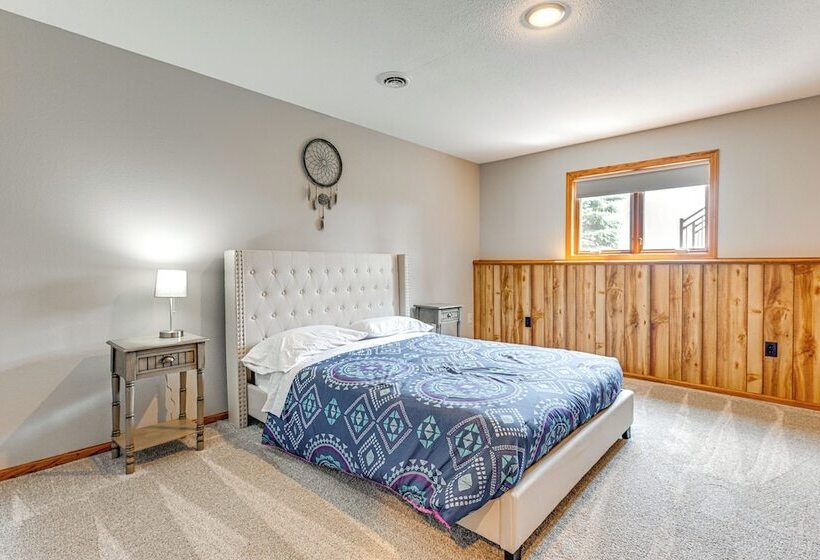 Hoheland Ranch On 185 Acres W/ Deck + Views!