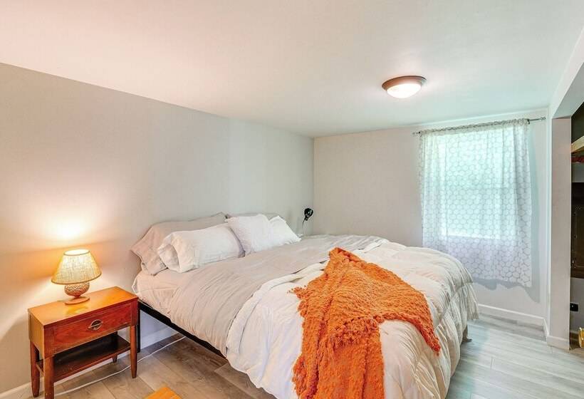 Near Mystery Falls: Marblemount Cabin W/ Fireplace