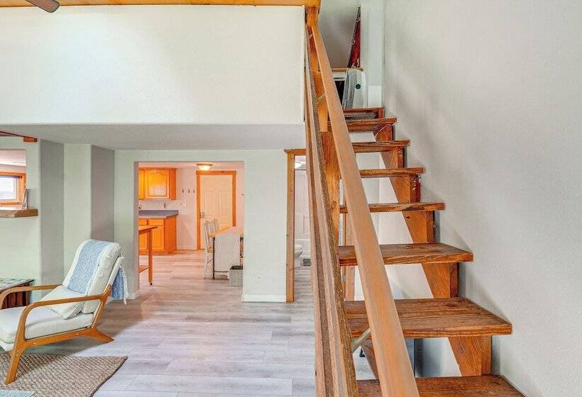 Near Mystery Falls: Marblemount Cabin W/ Fireplace