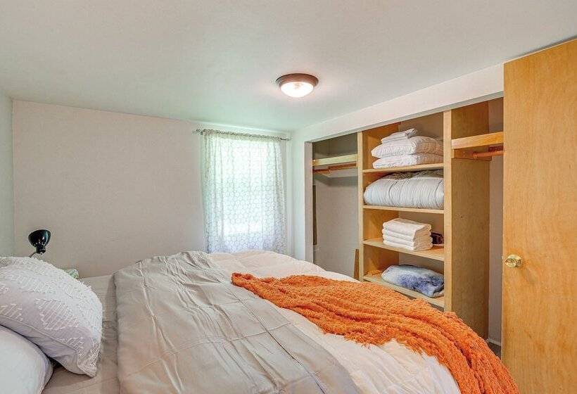 Near Mystery Falls: Marblemount Cabin W/ Fireplace