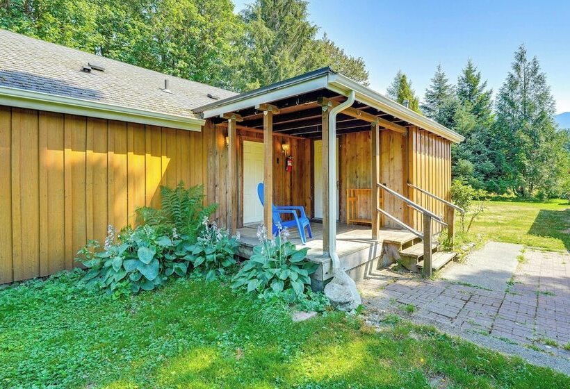 Near Mystery Falls: Marblemount Cabin W/ Fireplace