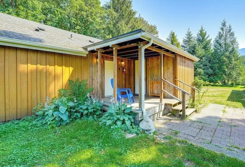 Near Mystery Falls: Marblemount Cabin W/ Fireplace
