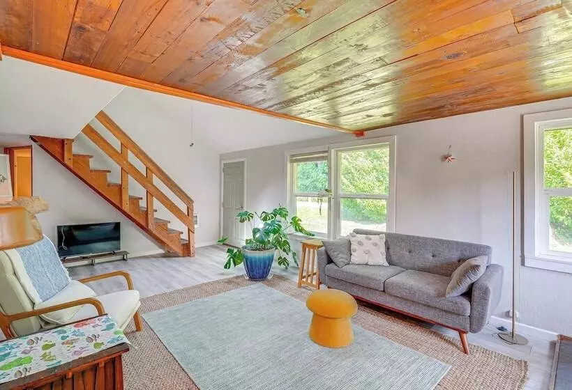 Near Mystery Falls: Marblemount Cabin W/ Fireplace