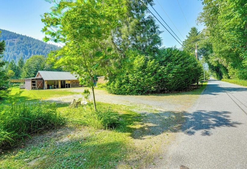 Near Mystery Falls: Marblemount Cabin W/ Fireplace