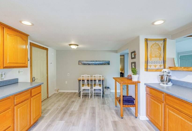 Near Mystery Falls: Marblemount Cabin W/ Fireplace