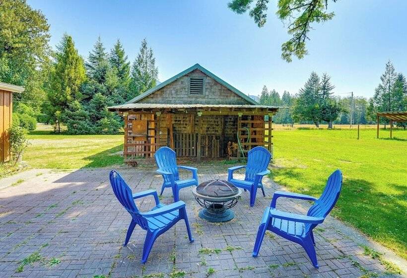 Near Mystery Falls: Marblemount Cabin W/ Fireplace