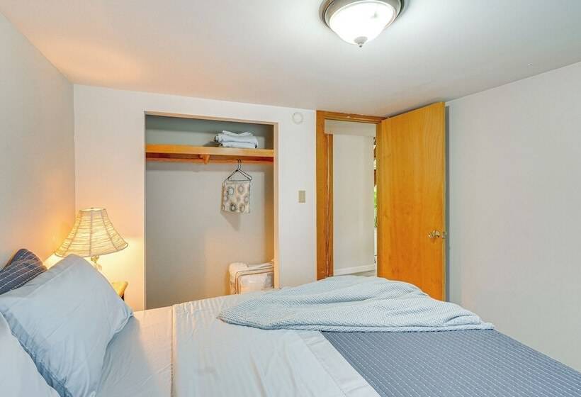 Near Mystery Falls: Marblemount Cabin W/ Fireplace