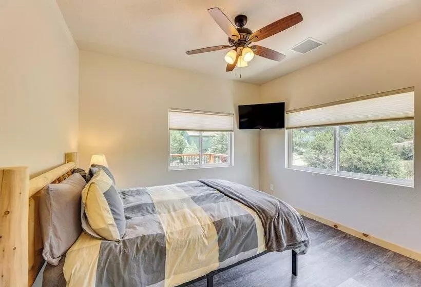 Peaceful Payson Retreat: Fish, Hike & Explore!