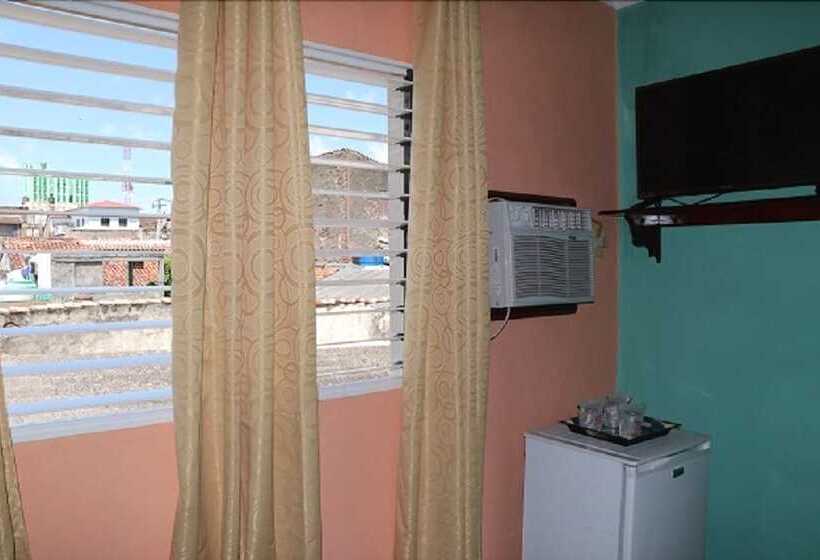 پانسیون Hostal Gaviota Marina