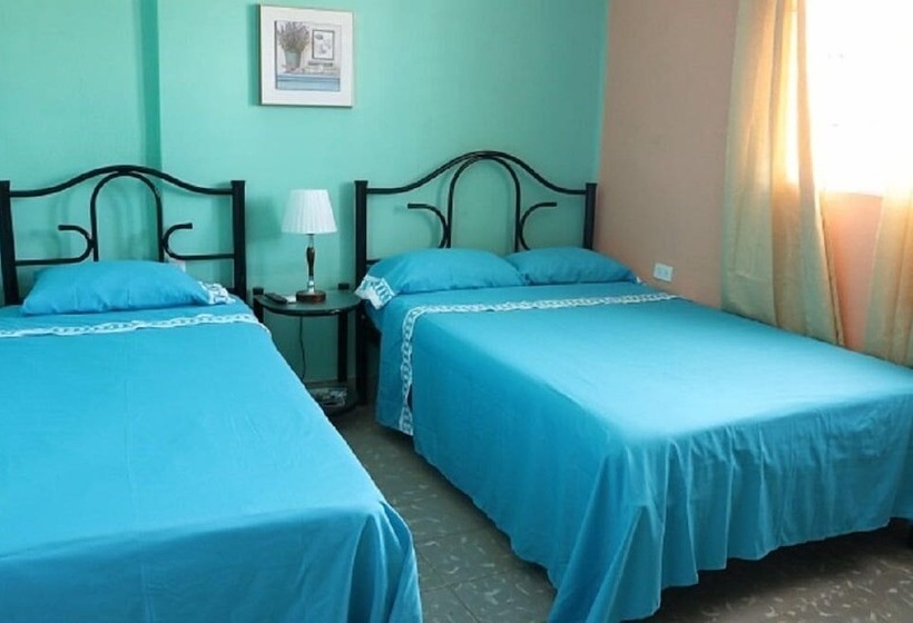 پانسیون Hostal Gaviota Marina