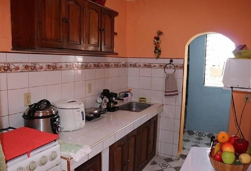 پانسیون Hostal Gaviota Marina