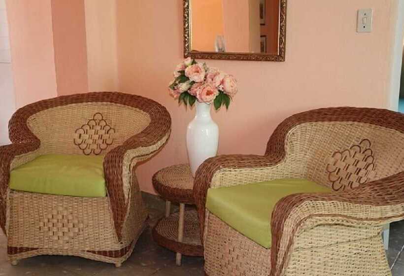 پانسیون Hostal Gaviota Marina