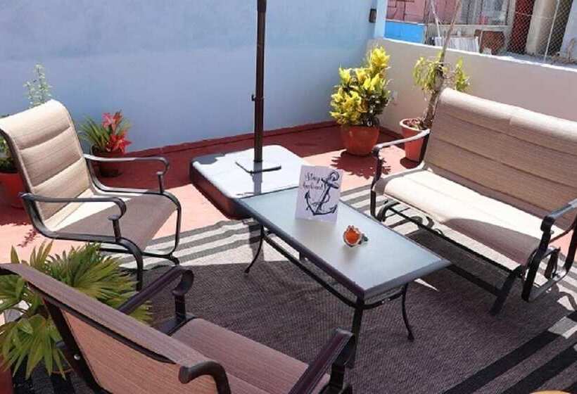 پانسیون Hostal Gaviota Marina