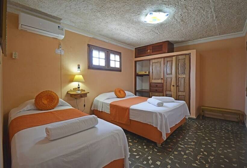 پانسیون Hostal La Familia