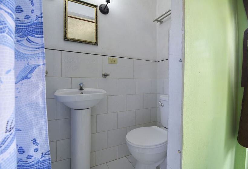 پانسیون Hostal La Familia