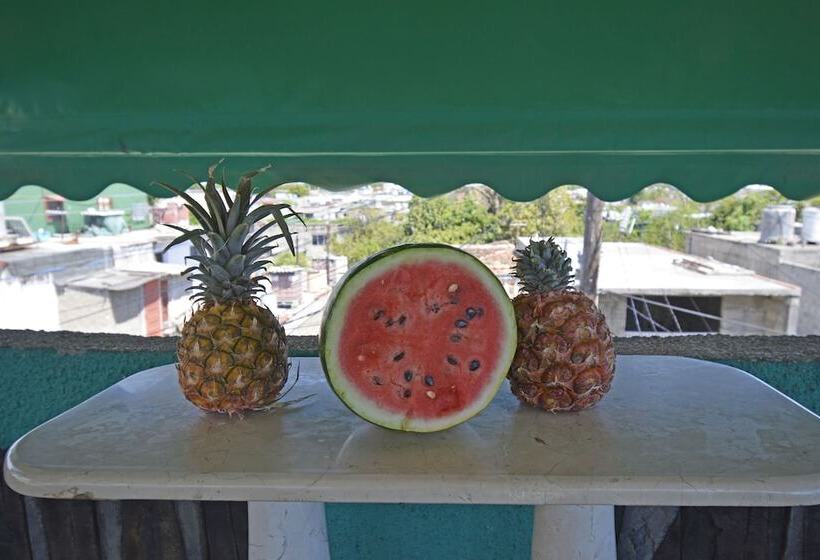 پانسیون Hostal La Familia