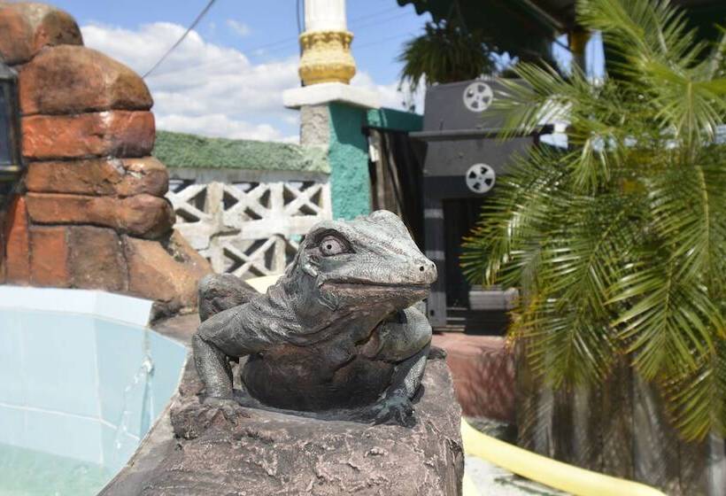 پانسیون Hostal La Familia