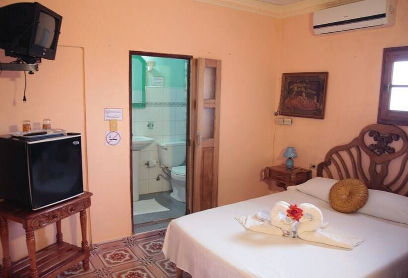 پانسیون Hostal La Familia