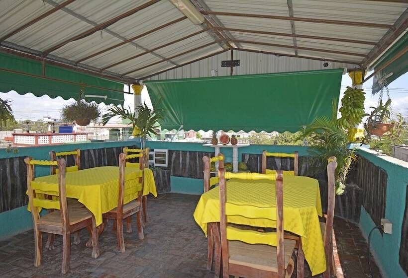 پانسیون Hostal La Familia