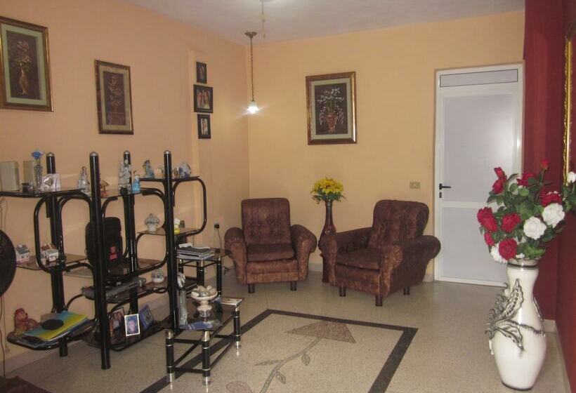 پانسیون Hostal Misleidy