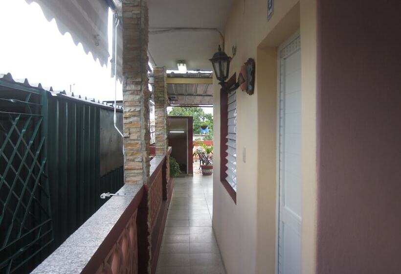 پانسیون Hostal Misleidy