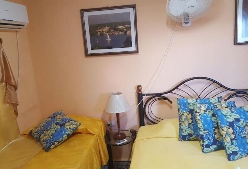 پانسیون Hostal Misleidy