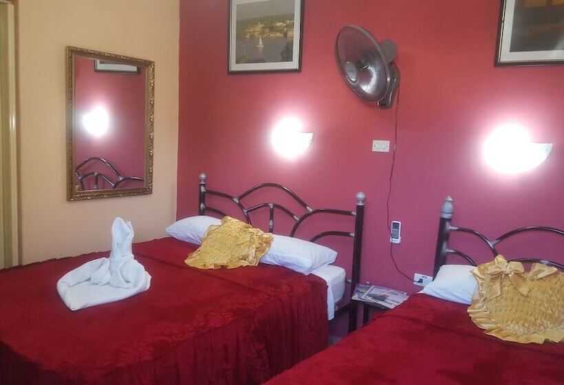 پانسیون Hostal Misleidy