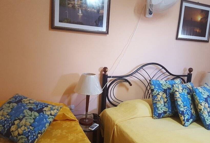 پانسیون Hostal Misleidy