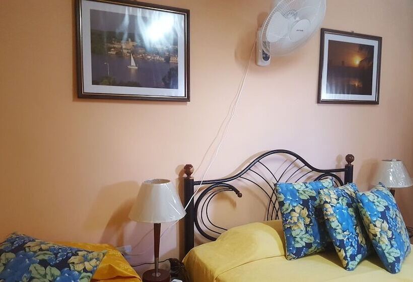 پانسیون Hostal Misleidy