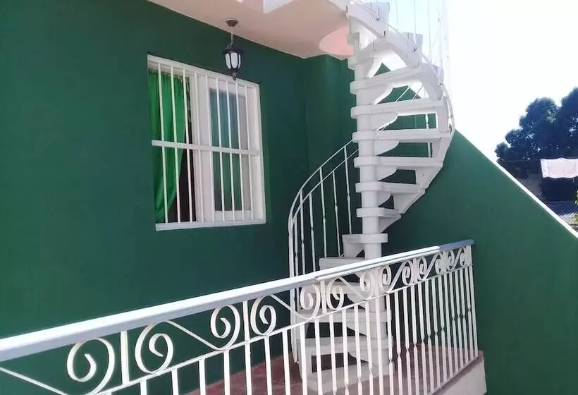 ペンション Hostal Yamluis