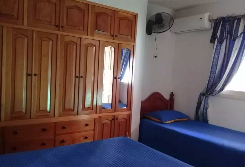 ペンション Hostal Yamluis